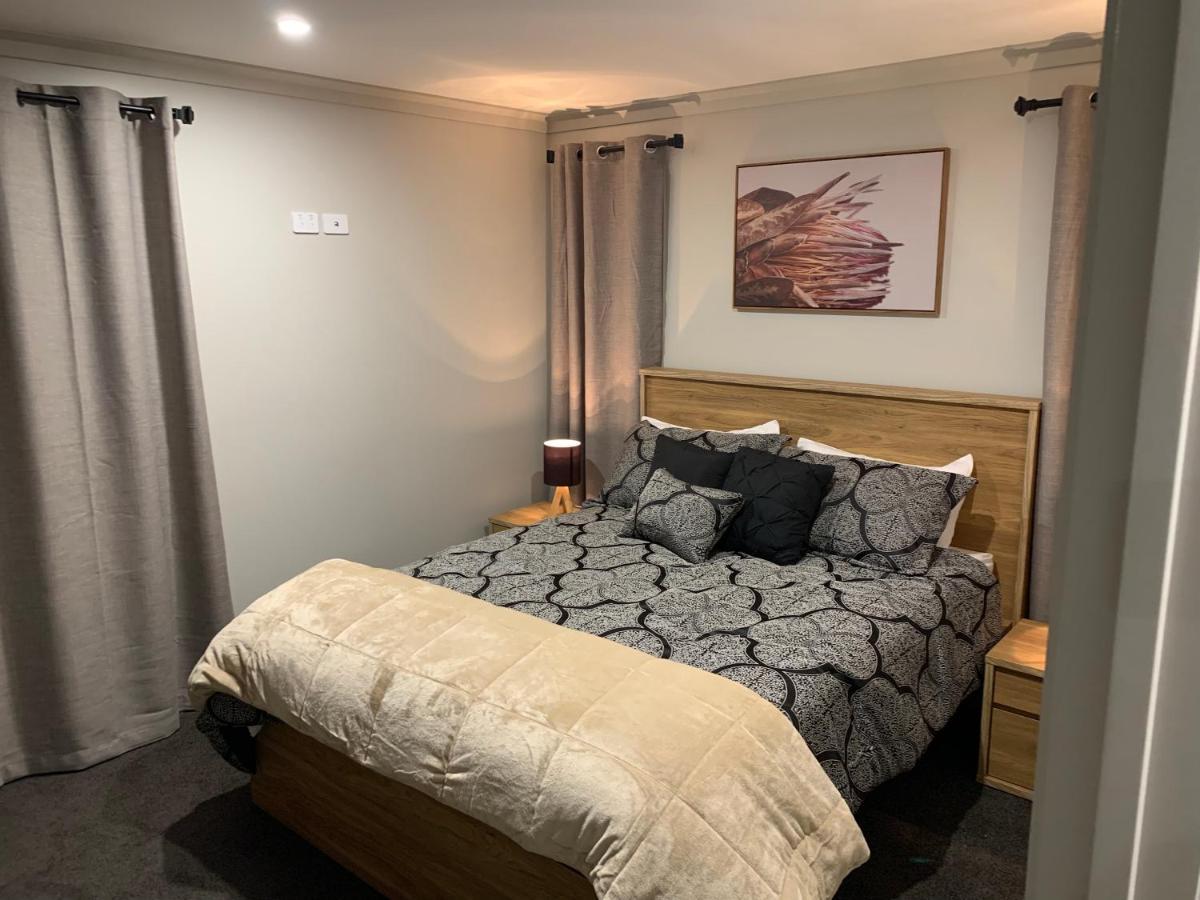 Executive-Style Home Away From Home. Hawera Exterior photo