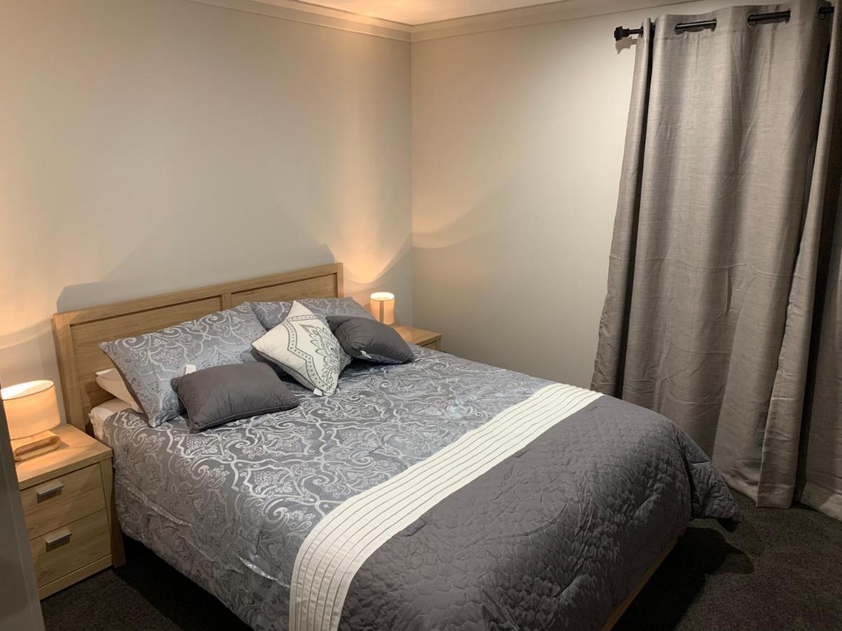 Executive-Style Home Away From Home. Hawera Exterior photo